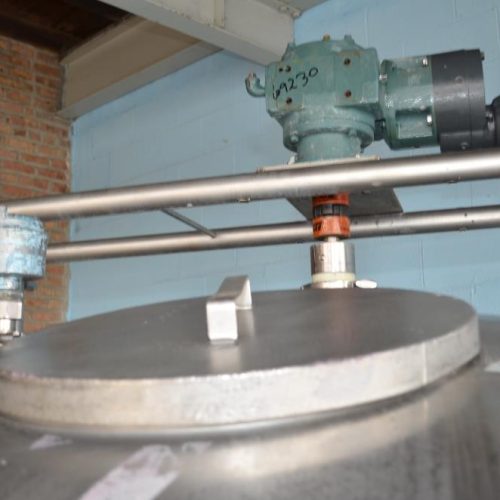 1,000 Gallon Mueller S/S Vertical Single Wall Top Mounted Sweep Agitated Tank