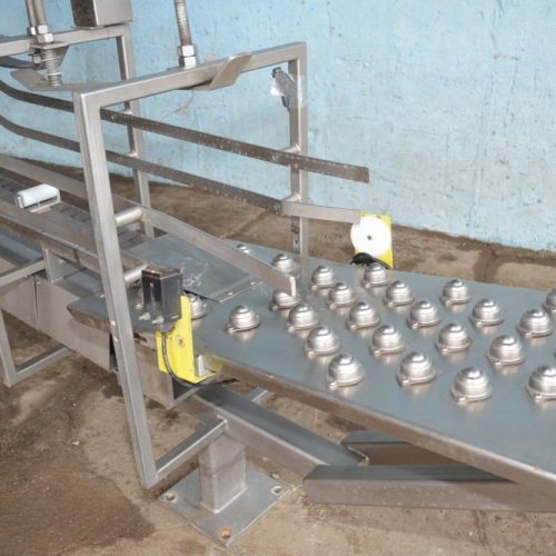 4.5 in W x 10.5 Ft H Discharge Delrin Lugged Incline Conveyor Belt