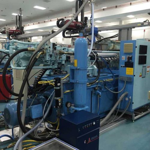 Krauss Maffei Model 2801200B2 310 Ton Injection Molding Machine