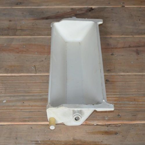 (17) Meyer Model 62-S-18 Plastic 18 in x 5-1/2 in x 3 in Bucket Elevator Buckets
