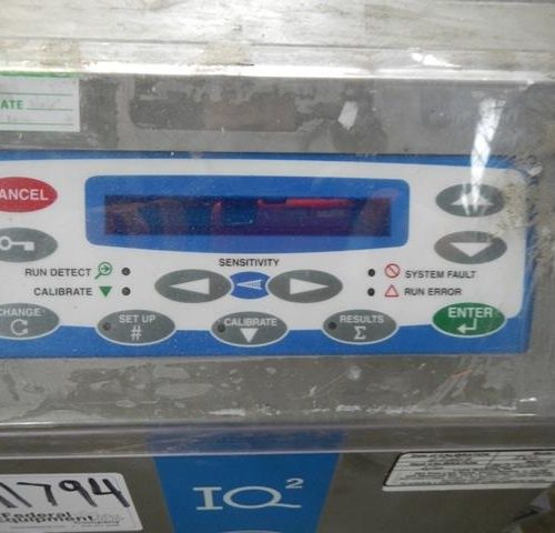 Loma Model IQ2 13 3/4 in W x 2 in H Aperature Conveyorized Metal Detector