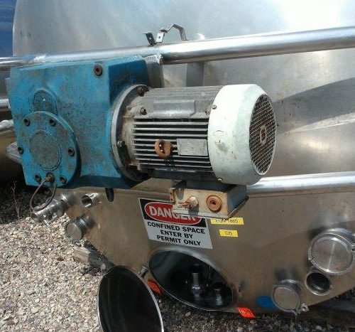 2,000 Gallon S/S Vertical Single Wall Sweep Agitated Tank