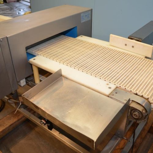 Loma Model IQ2 S/S 14 in W x 3 in H Aperture Metal Detector With Pneumatic Ram Reject