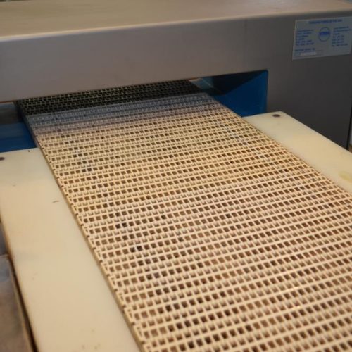 Loma Model IQ2 S/S 14 in W x 3 in H Aperture Metal Detector With Pneumatic Ram Reject