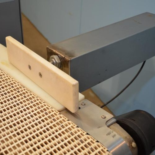 Loma Model IQ2 S/S 14 in W x 3 in H Aperture Metal Detector With Pneumatic Ram Reject