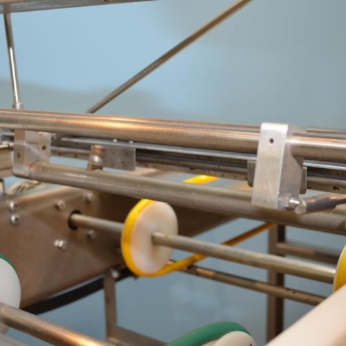 Woody 18 in W S/S SIngle Loop Confectionery Stringer with Banjo Conveyor