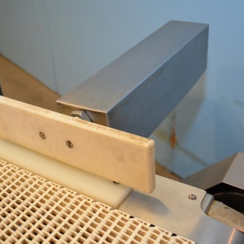 Loma Model IQ2 S/S 14 in W x 3 in H Aperture Metal Detector With Pneumatic Ram Reject