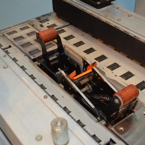 3M Model 800A 2 in W Adjustable 30 CPM Top and Bottom Case Sealer