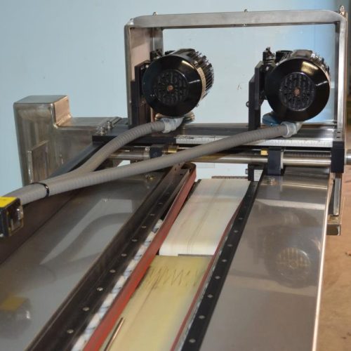 QLC High Speed Servo Driven Bottom Labeler with Label Aire 3115 Redundant Heads