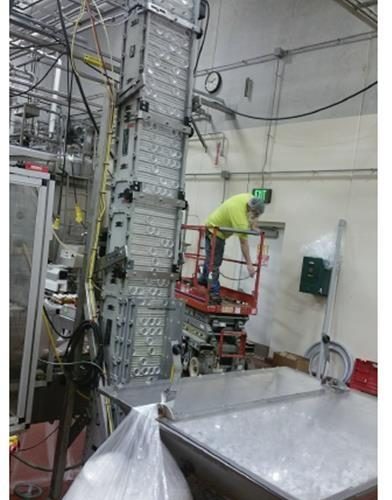 Resina Model NRU40 (8) Quill Inline Spindle Capper with Cap Orientor and Hopper