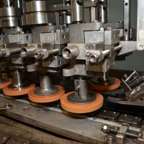 Resina Model NRU40 (8) Quill Inline Spindle Capper with Cap Orientor and Hopper