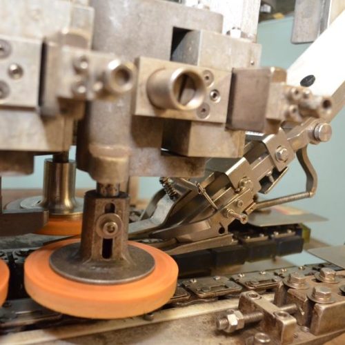 Resina Model NRU40 (8) Quill Inline Spindle Capper with Cap Orientor and Hopper