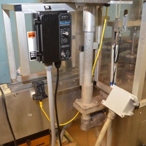 Resina Model NRU40 (8) Quill Inline Spindle Capper with Cap Orientor and Hopper