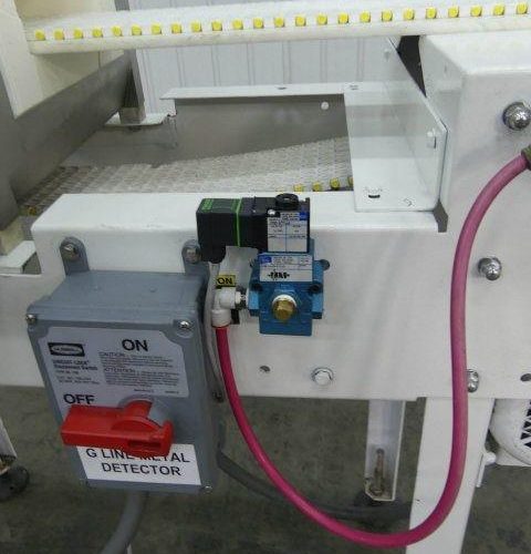 Mettler Toledo Safeline S/S 8 in W x 4 in H Aperture Conveyorized Metal Detector