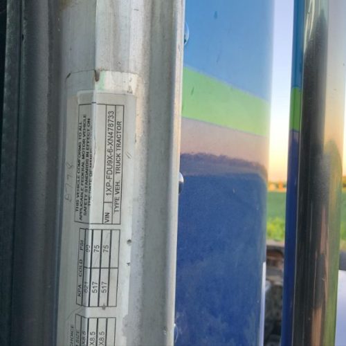 1999 Peterbilt Truck Tractor With Day Cab