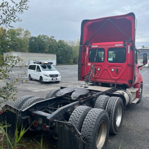 2020 Freightliner Cascadia 126 Day Cab Semi Tractor