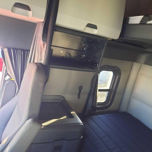 2019 Freightliner Cascadia 126 Sleeper Semi Tractor