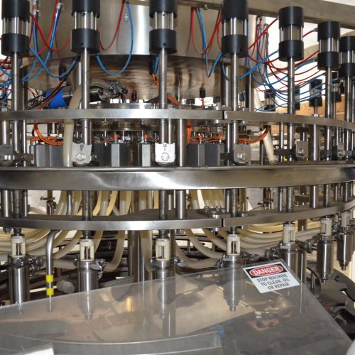 US Bottlers Model FM3078 / RC1026 Monoblock 200 BPM Rotary Filler and Capper with Cap Sorter