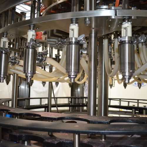 US Bottlers Model FM3078 / RC1026 Monoblock 200 BPM Rotary Filler and Capper with Cap Sorter