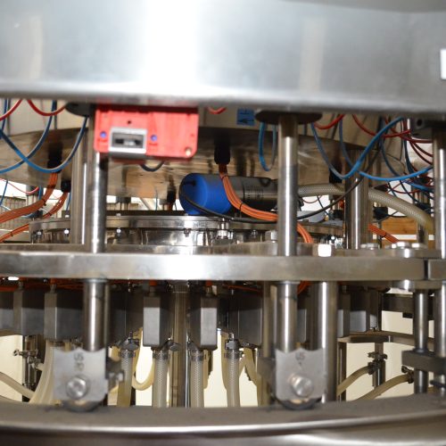 US Bottlers Model FM3078 / RC1026 Monoblock 200 BPM Rotary Filler and Capper with Cap Sorter