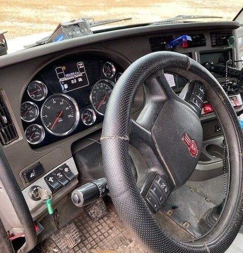 Kenworth T680 Truck Tractor, Sleeper Cab Condo Type (White)