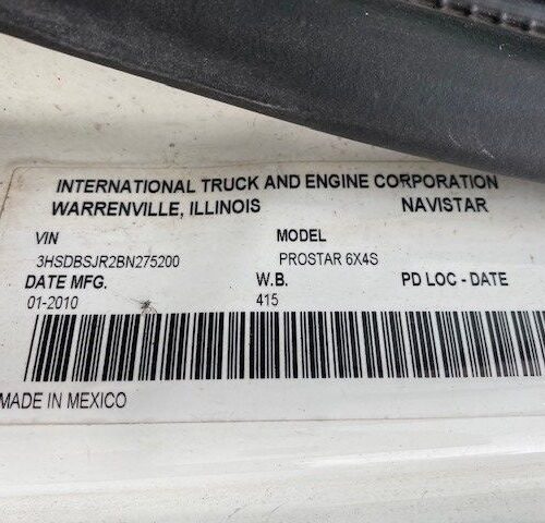 Peterbilt 579 Truck Tractor, Sleeper Cab Mid Roof Type (Blue)