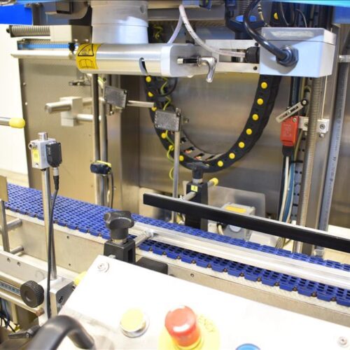 Accraply Model 650VF High Speed 650 CPM Shrink Sleeve Label Applicator with Heat Shrink Tunnel