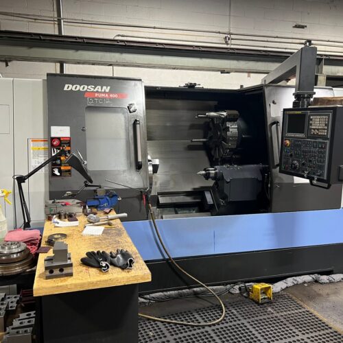 Doosan CNC Turning Center with Fanuc I Series Controls