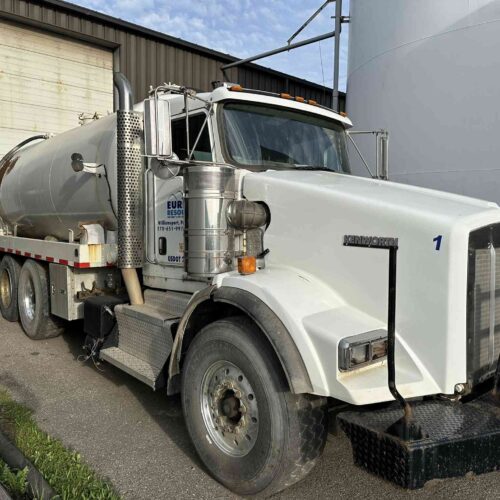 2012 Kenworth Model T800 Vacuum Tractor, Tri Axle, Day Cab, With Brine Tank and NVE Vacuum Unit