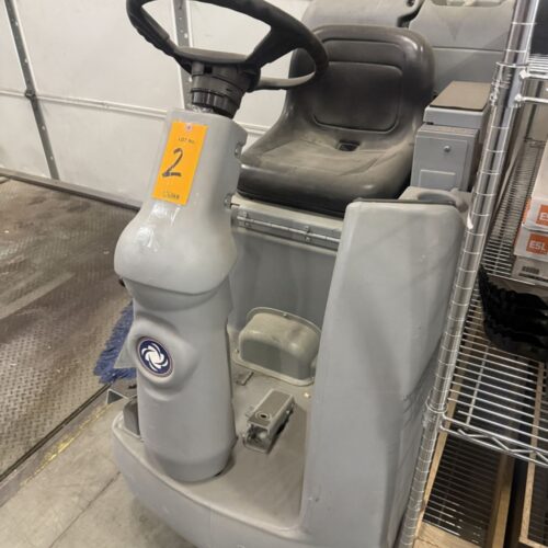 Nilfisk Advance Advenger 2810 Ride-On Floor Scrubber