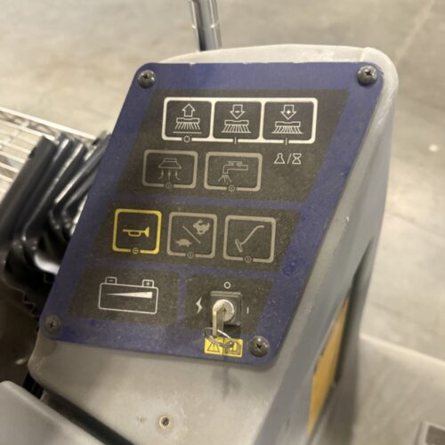 Nilfisk Advance Advenger 2810 Ride-On Floor Scrubber