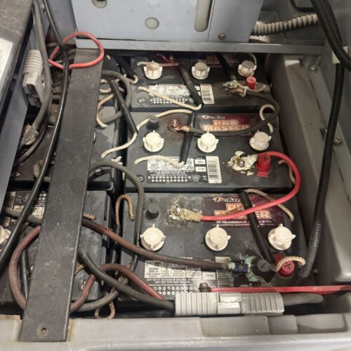 Nilfisk Advance Advenger 2810 Ride-On Floor Scrubber