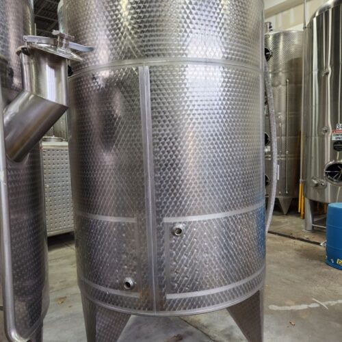 4,500 Liter (1,200 Gallon) Total Capacity Vinquip Vertical Jacketed Stainless Steel Beverage Tank