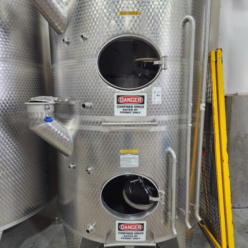 10,900 Liter (2,900 Gallon) Vinquip Stainless Steel Beverage Tank Jacketed