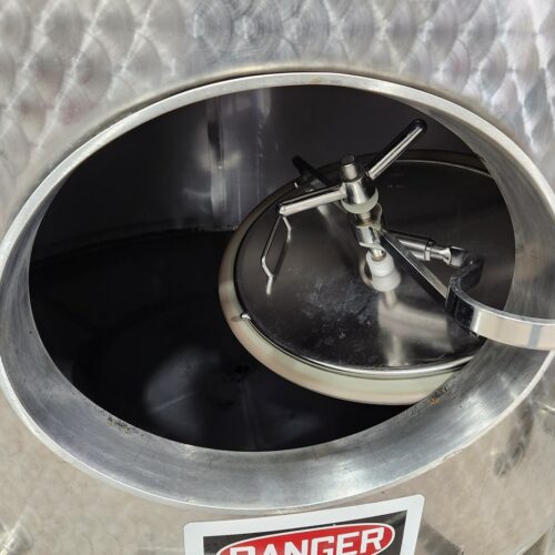 10,900 Liter (2,900 Gallon) Vinquip Stainless Steel Beverage Tank Jacketed