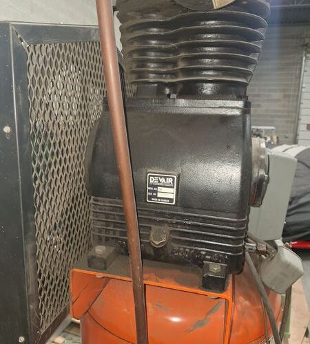DV Systems Model LA9429 DevAir Air Compressor Mounted on Vertical Tank
