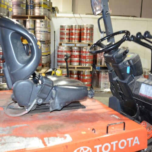 Toyota 7FBCU30 5,800 Pound Capacity Electric Forklift Truck with Battery