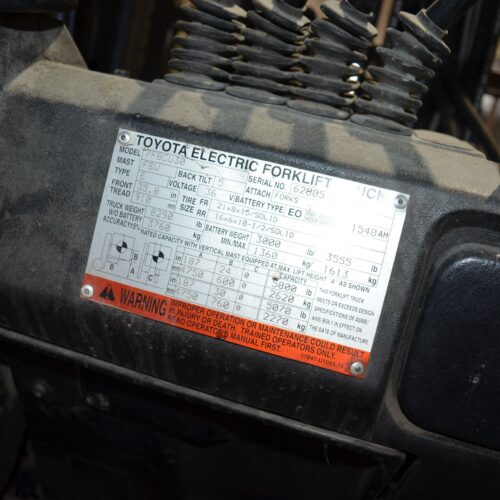 Toyota 7FBCU30 5,800 Pound Capacity Electric Forklift Truck with Battery