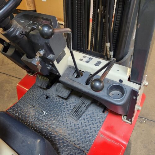 Nissan Optimum 35 CPJ01A18PV Forklift 2,750 Lbs. Maximum Capacity