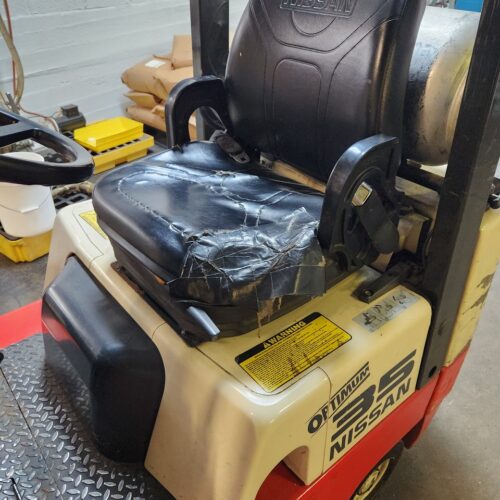 Nissan Optimum 35 CPJ01A18PV Forklift 2,750 Lbs. Maximum Capacity