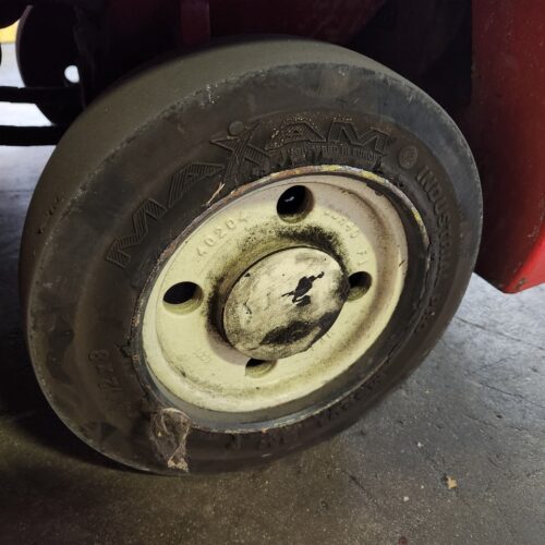 Nissan Optimum 35 CPJ01A18PV Forklift 2,750 Lbs. Maximum Capacity