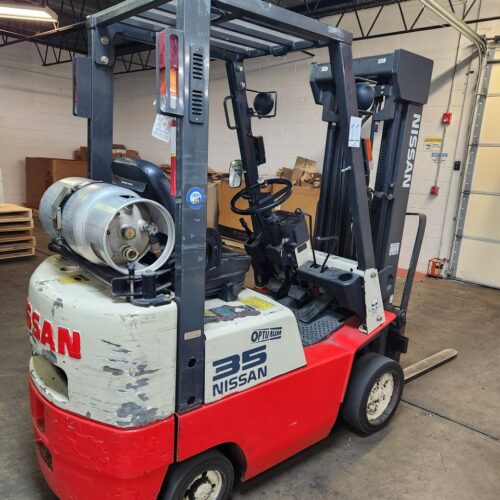 Nissan Optimum 35 CPJ01A18PV Forklift 2,750 Lbs. Maximum Capacity