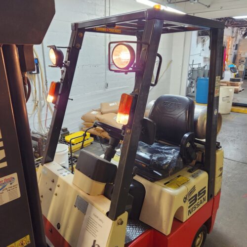 Nissan Optimum 35 CPJ01A18PV Forklift 2,750 Lbs. Maximum Capacity