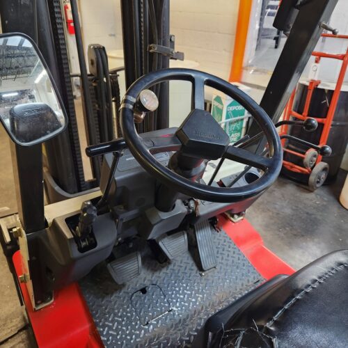 Nissan Optimum 35 CPJ01A18PV Forklift 2,750 Lbs. Maximum Capacity