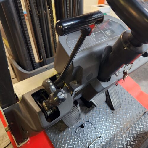 Nissan Optimum 35 CPJ01A18PV Forklift 2,750 Lbs. Maximum Capacity