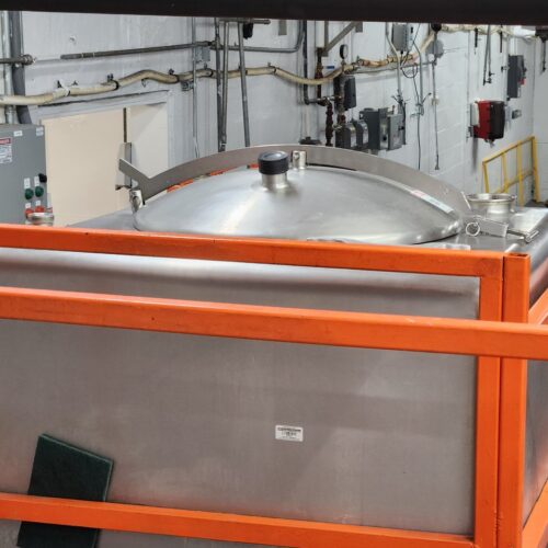 200 Gallon Stainless Steel Likwifier with Top Mounted Access Way