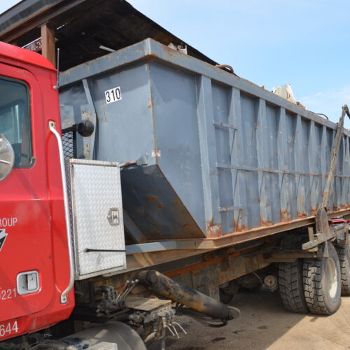 Mack Granite Diesel Powered Roll-Off Truck with Hydraulic Cylinders